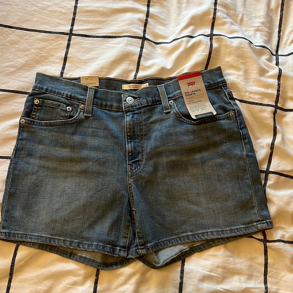 NWT LEVIS JEAN SHORTS